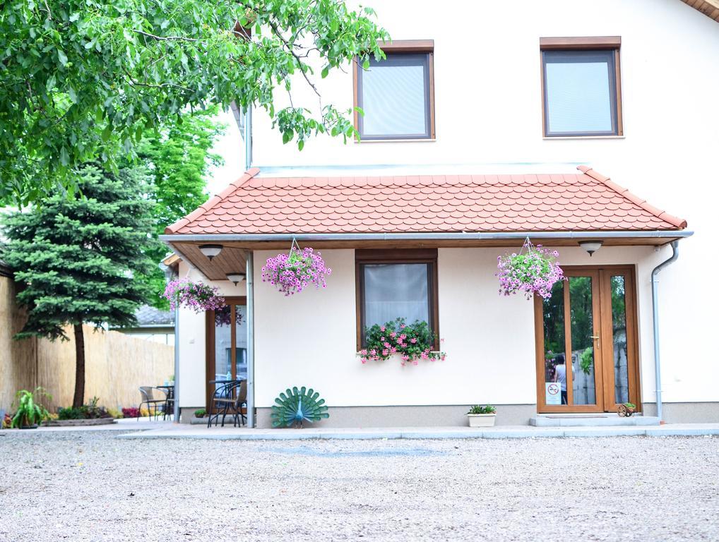 Páva Apartmanház Makó Exterior foto