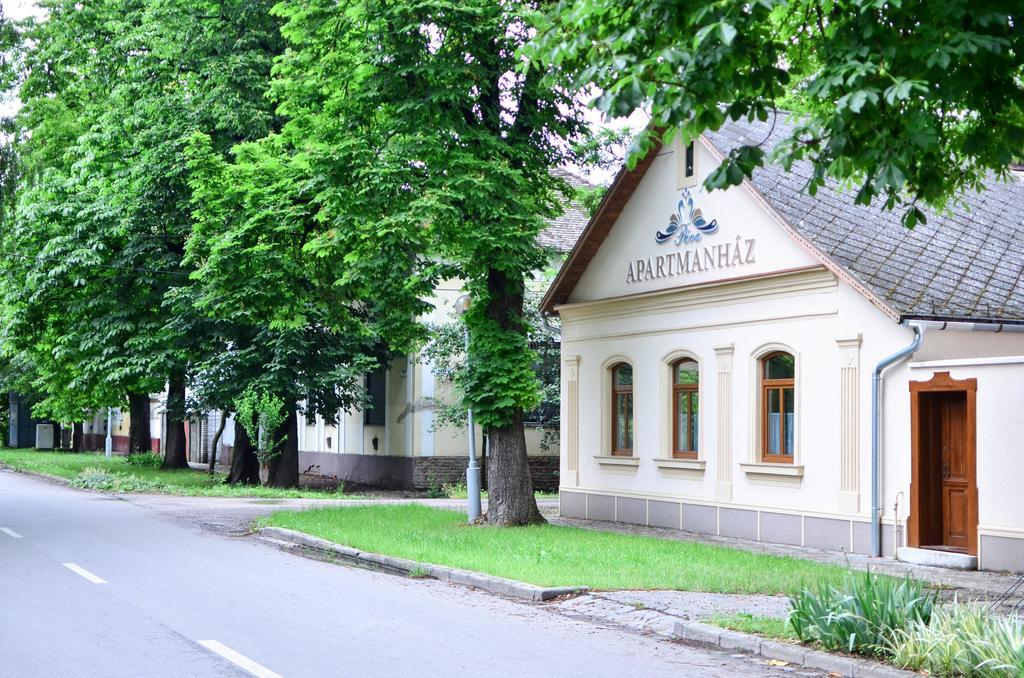 Páva Apartmanház Makó Exterior foto